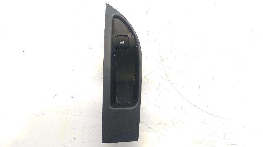 Mando elevalunas trasero izquierdo B 16 DTL 13301888 de Opel Astra j (p10) 2009-2015 110 CV