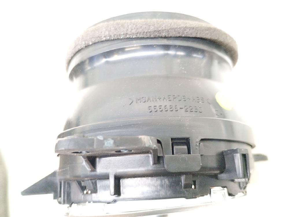 Aireador izquierdo 2ZR-FXE 5556862280 de Toyota Auris (_e15_) 2007-2012 136 CV con 130199 km - pieza usada