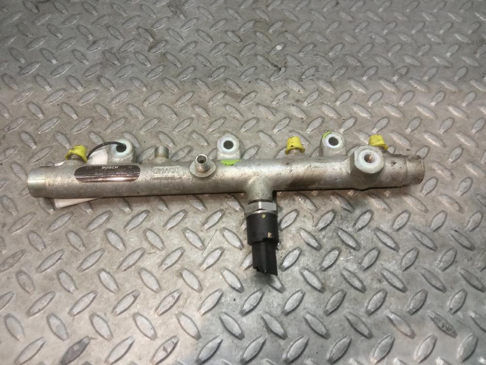 Rampa inyectora RHZ 0445214019 de Citroen C5 i (dc_) 2001-2004 109 CV con 1 km