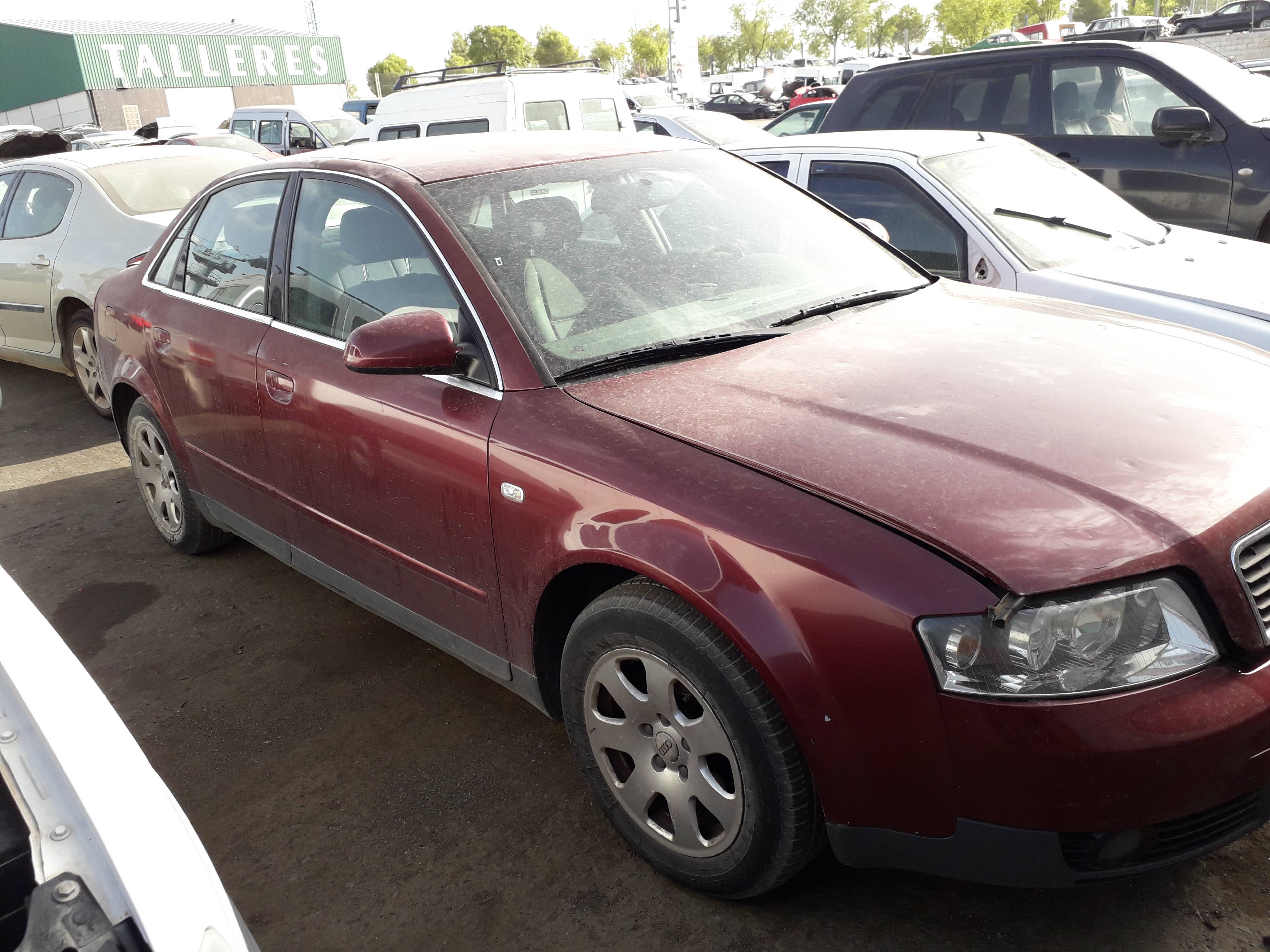 AUDI A4 B6/8E (2000-2005) Venstre forskærm 23331631