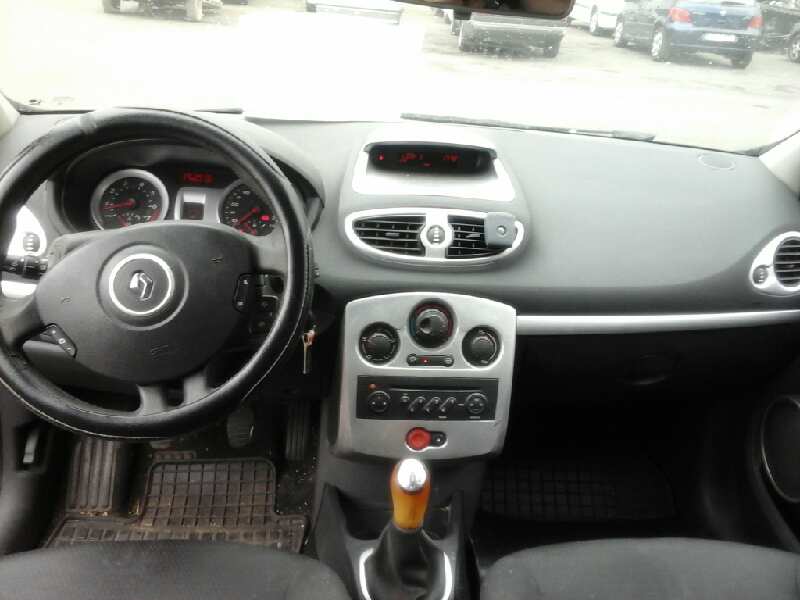 RENAULT Clio 3 generation (2005-2012) Front Left Wheel Hub 8200345944 23679506