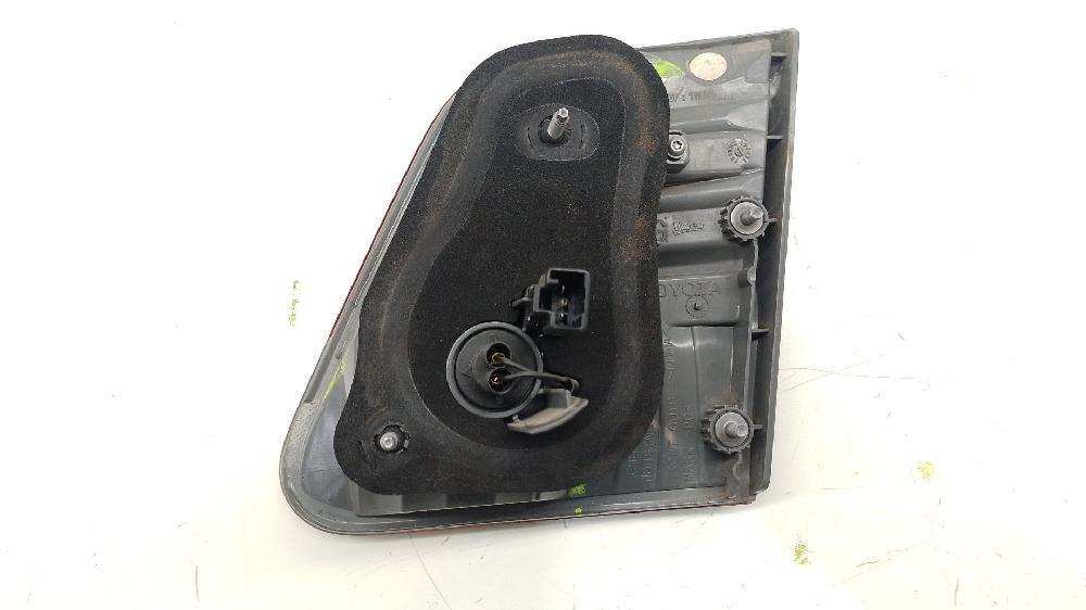 Piloto trasero izquierdo interior 1AD 8159005130 de Toyota Avensis sedán (_t27_) 2015-2018 124 CV - pieza usada