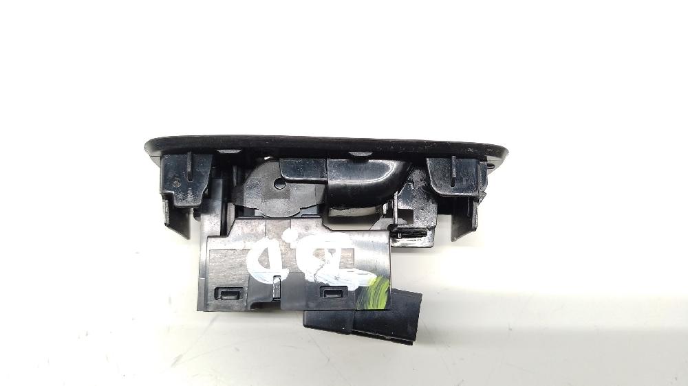 Mando elevalunas delantero derecho D 4204 T13,D 4204 T8 31394840 de Volvo V40 cross country (526) 2012-2015 120 CV con 194182 km - pieza usada