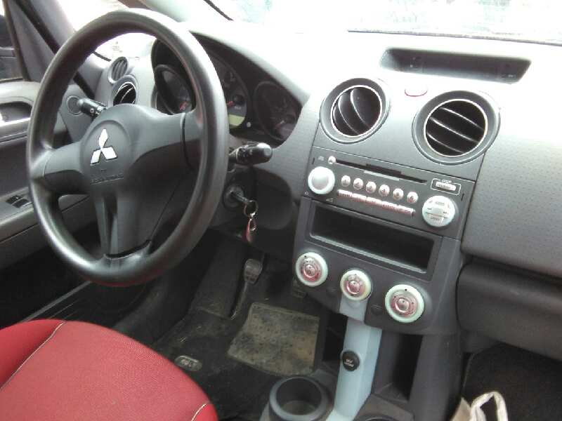 MITSUBISHI Colt 6 generation (2002-2013) Кнопка стеклоподъемника передней правой двери MR587944 18675315