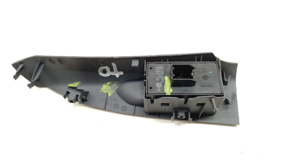 Mando elevalunas trasero derecho A 20 DT,Y 20 DTJ,Z 20 DTJ 13301888 de Opel Zafira tourer c van (p12) 2011-0 131 CV con 197877 km - pieza usada