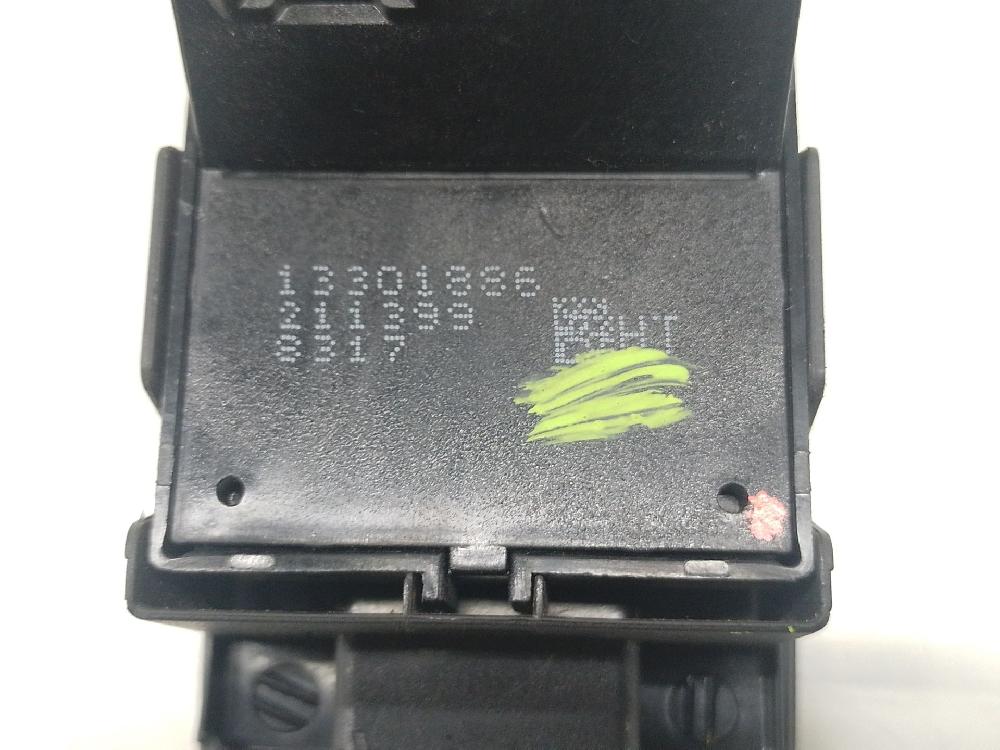 Mando elevalunas delantero derecho A20DTH 13301886 de Opel Insignia a sports tourer (g09) 2008-2012 - pieza usada
