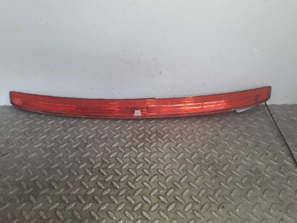 Piloto trasero central 9HZ 9654435580 de Citroen C4 picasso 2007-2013 109 CV con 1 km - pieza usada