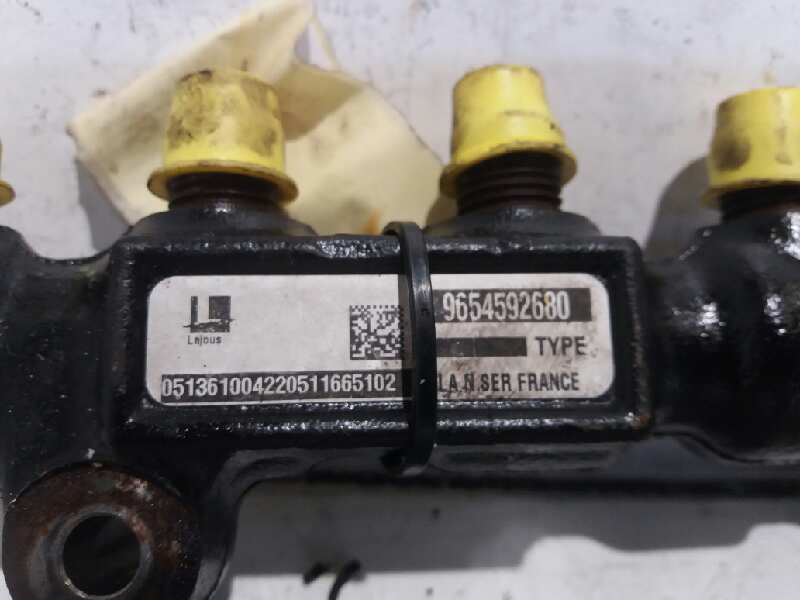 Rampa inyectora 9HY 9654592680 de Peugeot 307 break / sw (s1) 2002-2005 109 CV con 1 km - pieza usada