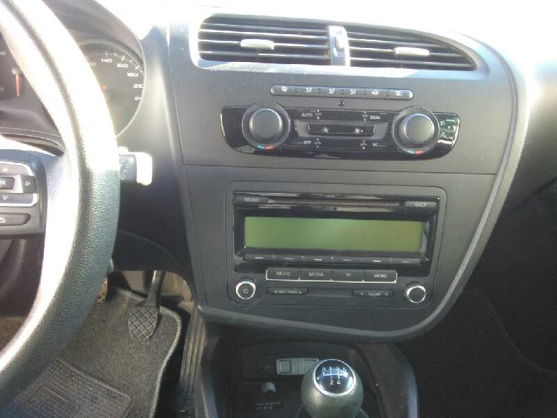 SEAT Leon 2 generation (2005-2012) Priekinių dešinių durų stiklo pakelėjas 1P0837462A 18683006