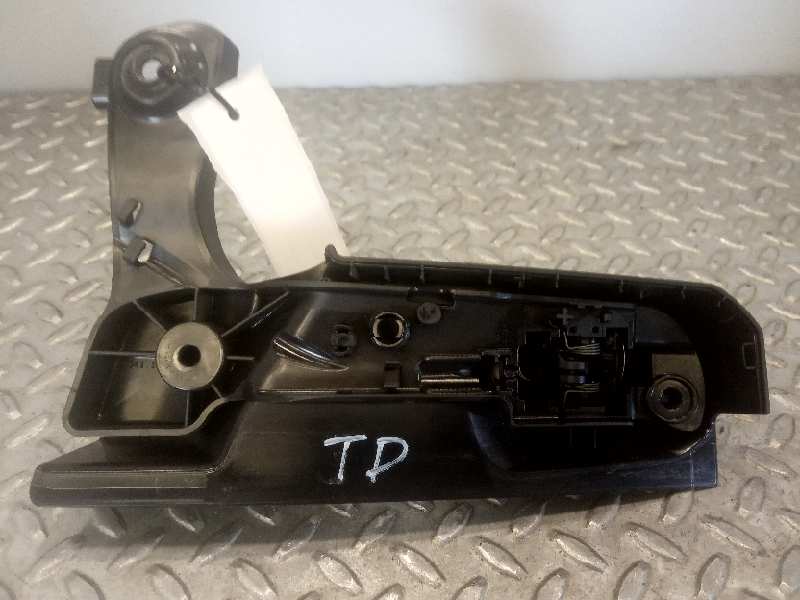 Maneta interior derecha T1DA 1826136 de Ford Grand c-max (dxa/cb7, dxa/ceu) 2010-2015 116 CV con 127625 km - pieza usada