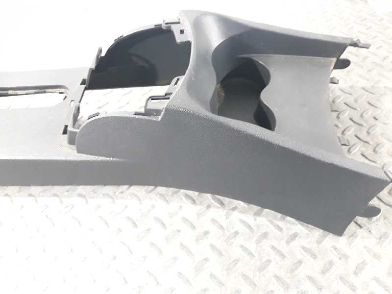 Consola central K9K T7 8200407985 de Renault Clio iii (br0/1, cr0/1) 2007-2016 86 CV con 129997 km - pieza usada