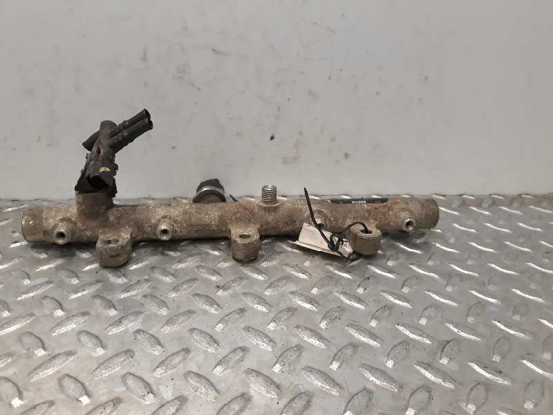 Rampa inyectora RHZ 0445214019 de Peugeot 406 (8b) 2000-2004 109 CV con 1 km - pieza usada