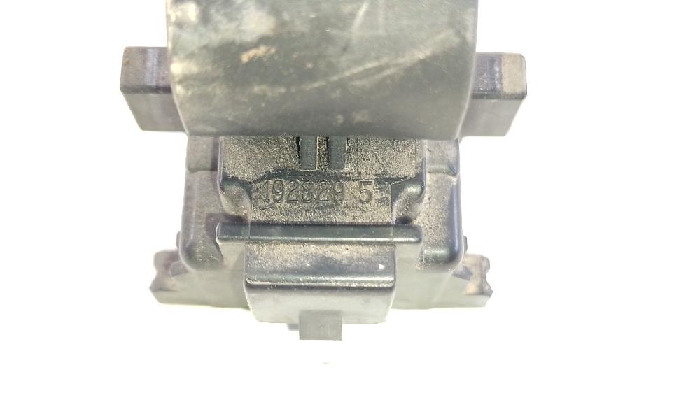 Mando elevalunas delantero derecho 1ND-TV 1928295 de Toyota Yaris (_p13_) 2012-2020 90 CV - pieza usada