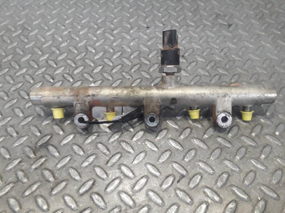 Rampa inyectora 4HY 0445214019 de Peugeot Boxer caja/chasis (244) 2002-0 101 CV con 1 km - pieza usada