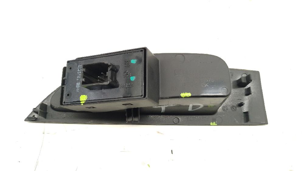 Mando elevalunas trasero derecho A 16 XER,B 16 XER 13301888 de Opel Astra j (p10) 2009-2015 115 CV con 194671 km - pieza usada