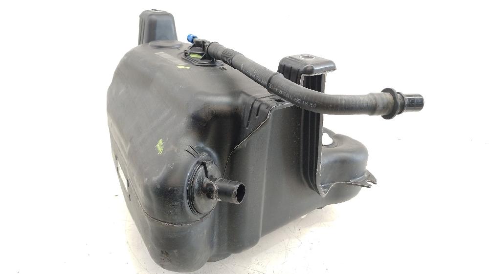 Deposito aditivo fap/adblue CZDA,CZEA 3Q0131877F de Volkswagen Passat b8 (3g2, cb2) 2014-2026 150 CV - pieza usada