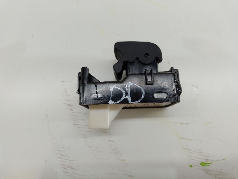 Mando elevalunas delantero derecho 2ZR 8481002140 de Toyota Auris station wagon (_e18_) 2013-2018 136 CV con 29531 km - pieza usada