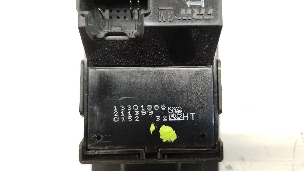 Mando elevalunas delantero derecho A 17 DTR 13301886 de Opel Astra j (p10) 2009-2015 110 CV con 191749 km - pieza usada