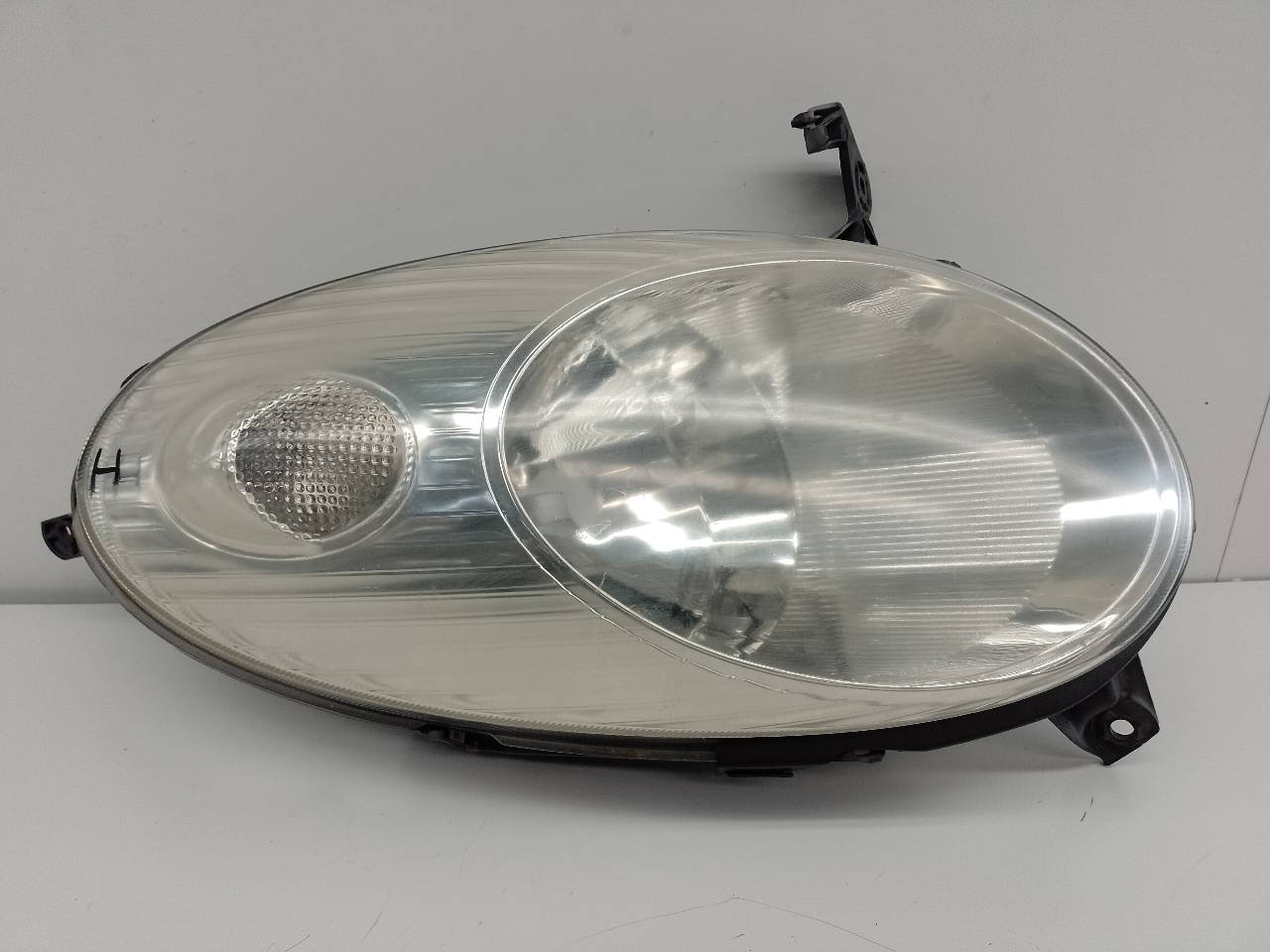 NISSAN Micra K12 (2002-2010) Front Left Headlight 26060AX700 24879713