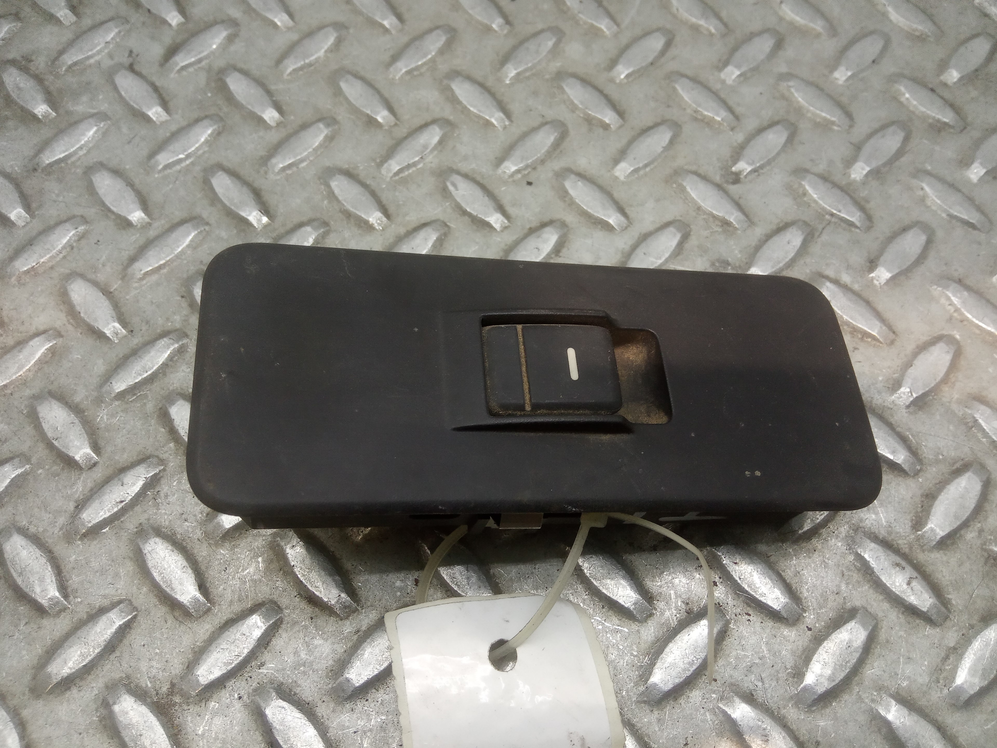 LAND ROVER Discovery 3 generation (2004-2009) Rear Right Door Window Control Switch YUD501070PVJ 23670140