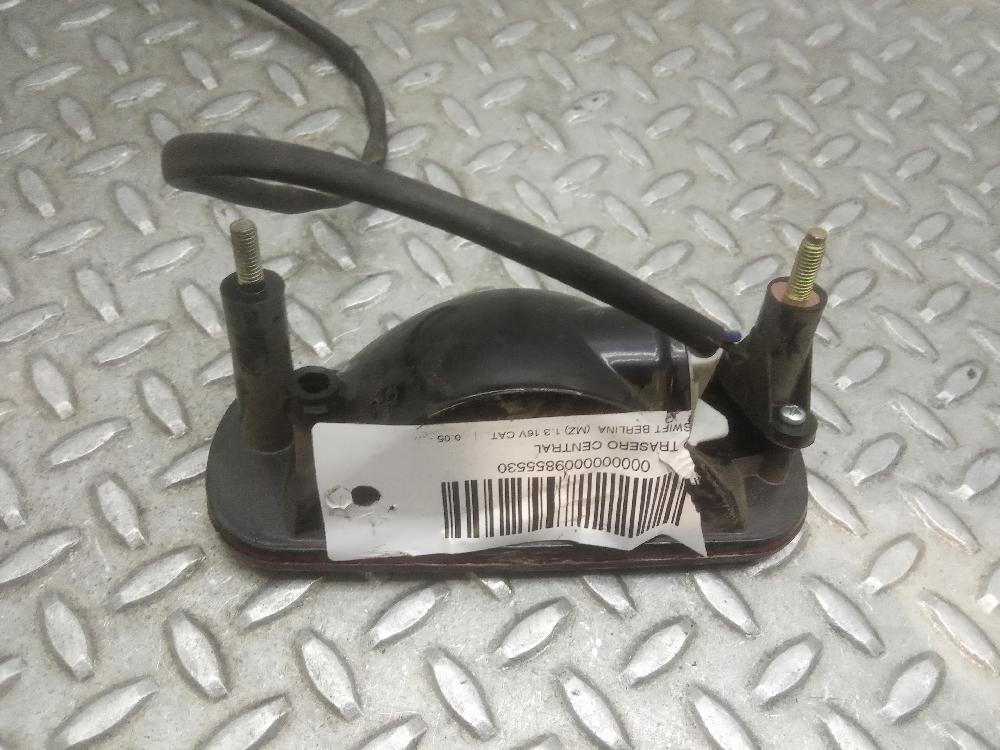 Piloto trasero central M13A 3657462J00 de Suzuki Swift iii (mz, ez) 2005-2012 92 CV con 1 km - pieza usada