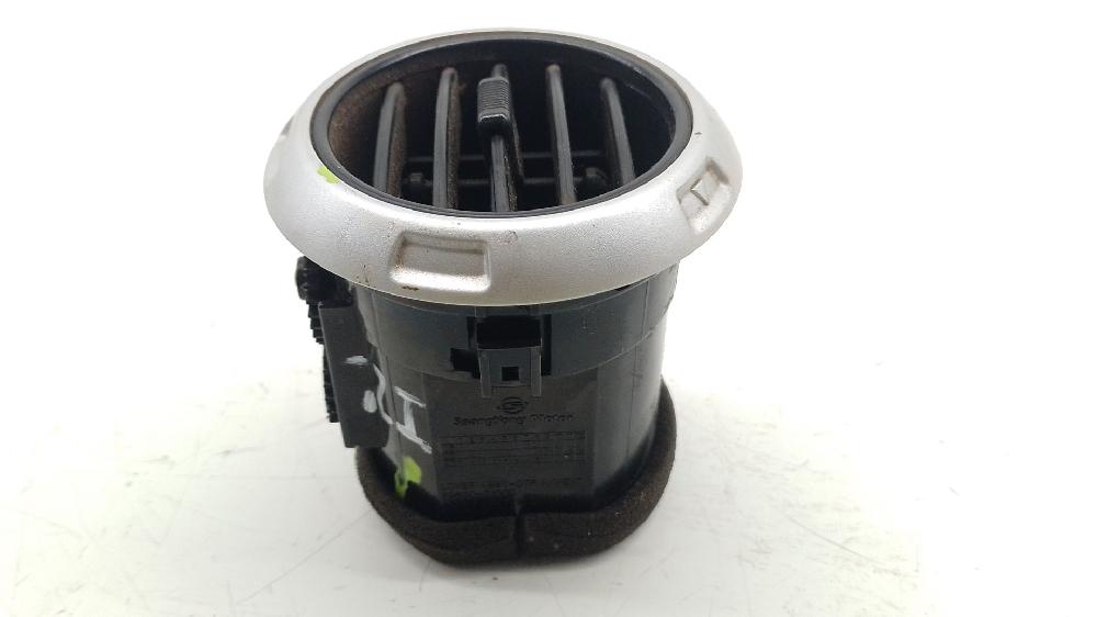 Aireador izquierdo D20DT 6962031000 de Ssangyong Actyon i 2006-2012 141 CV - pieza usada