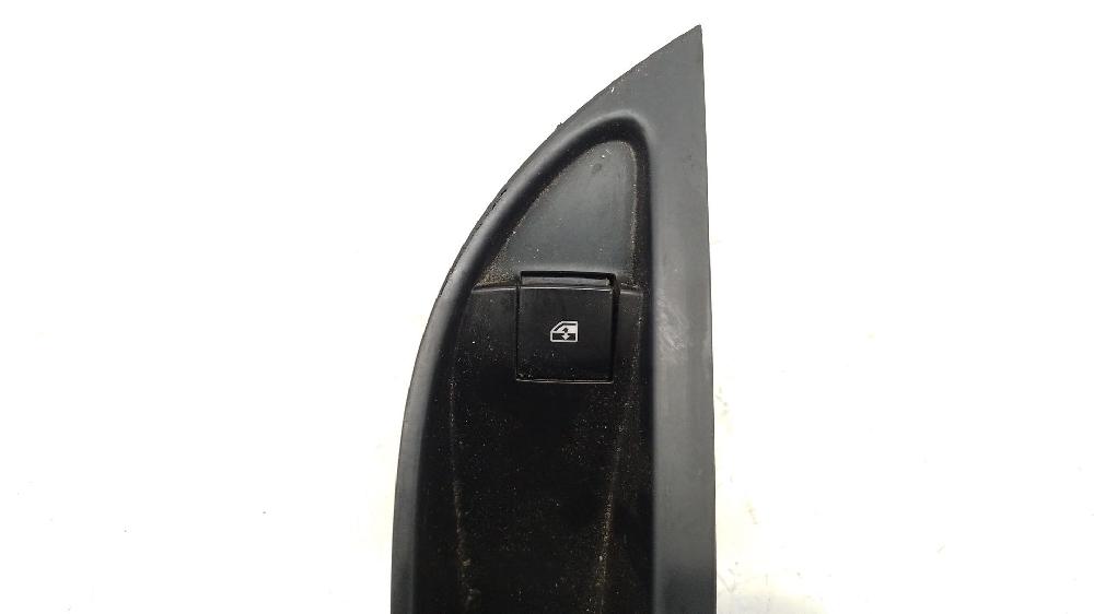 Mando elevalunas trasero derecho A 16 XER,B 16 XER 13301888 de Opel Astra j (p10) 2009-2015 115 CV con 194671 km - pieza usada