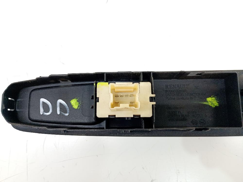 Mando elevalunas delantero derecho D4F 728,D4F 740 254218614R de Renault Clio iv (bh_) 2012-0 73 CV - pieza usada