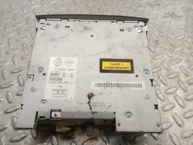 Sistema audio / radio cd K4M 8200485082 de Renault Megane ii sedán (lm0/1_) 2003-2010 113 CV con 1 km - pieza usada