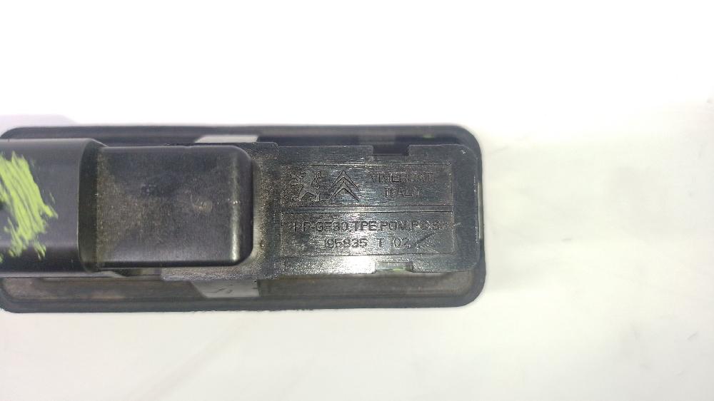 Maneta exterior maletero YH01 9827560380 de Citroen C4 cactus 2014-0 102 CV con 156374 km - pieza usada