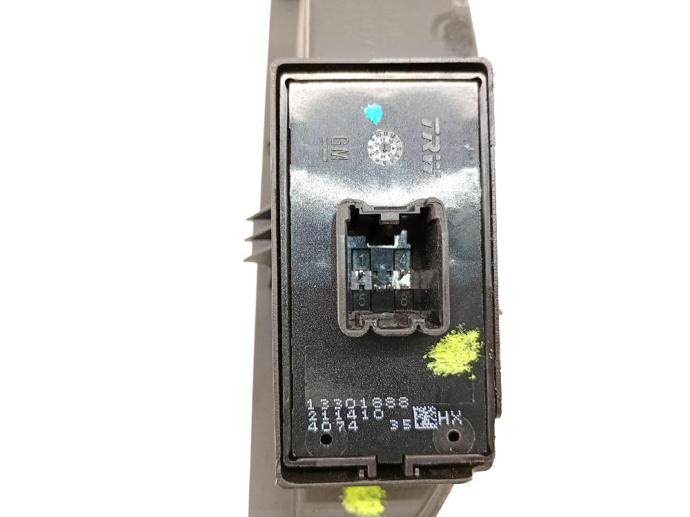 Mando elevalunas trasero izquierdo B 16 DTL 13301888 de Opel Astra j (p10) 2009-2015 110 CV con 148683 km - pieza usada