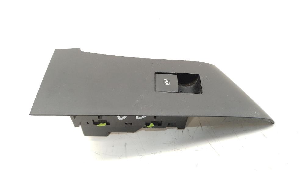 Mando elevalunas delantero derecho A 17 DTR 13301886 de Opel Astra j (p10) 2009-2015 110 CV con 191749 km - pieza usada