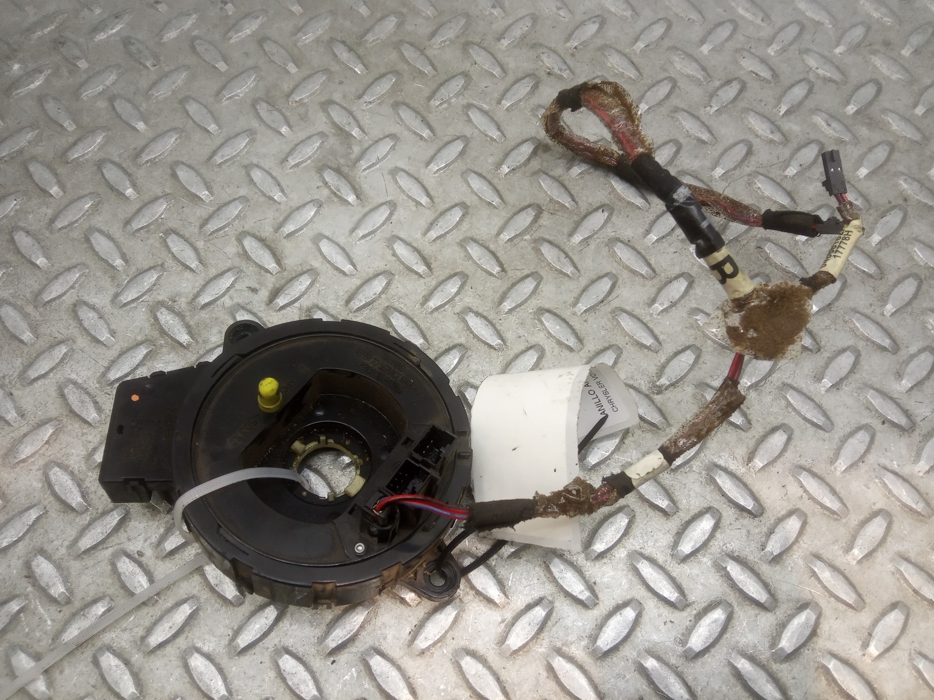 CHRYSLER Voyager 4 generation (2001-2007) Steering Wheel Slip Ring Squib 04685712AC, 04685712AC 23691716