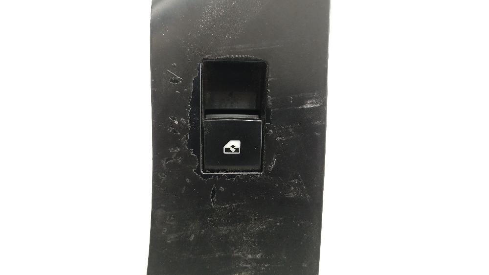 Mando elevalunas delantero derecho A 16 XER,B 16 XER 13301886 de Opel Astra j (p10) 2009-2015 115 CV con 194671 km - pieza usada