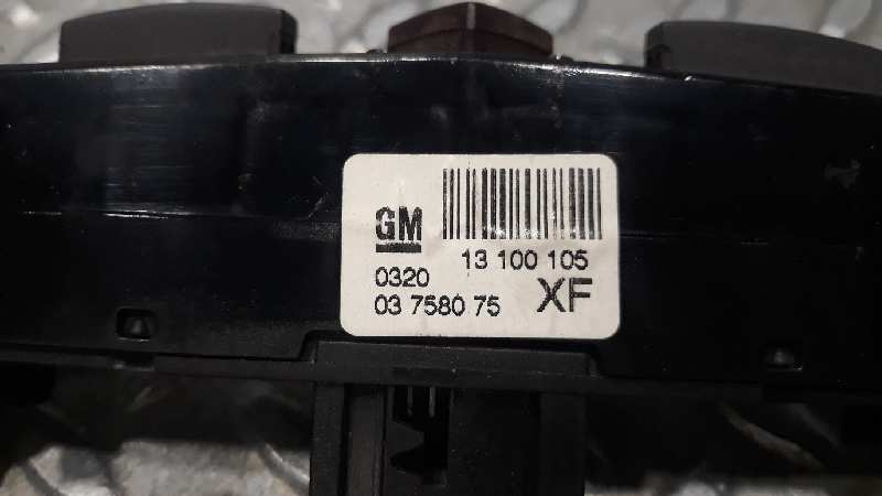 OPEL Zafira B (2005-2010) кнопка опасности 13100105 24774138