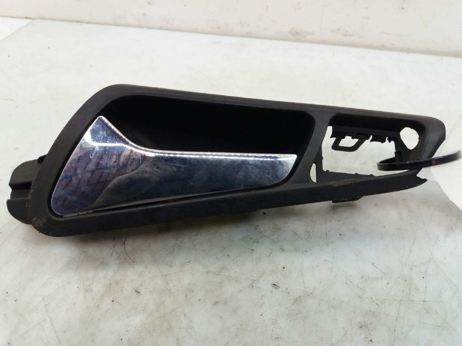 VOLKSWAGEN Passat B6 (2005-2010) Front Left Door Interior Handle Frame 23673173