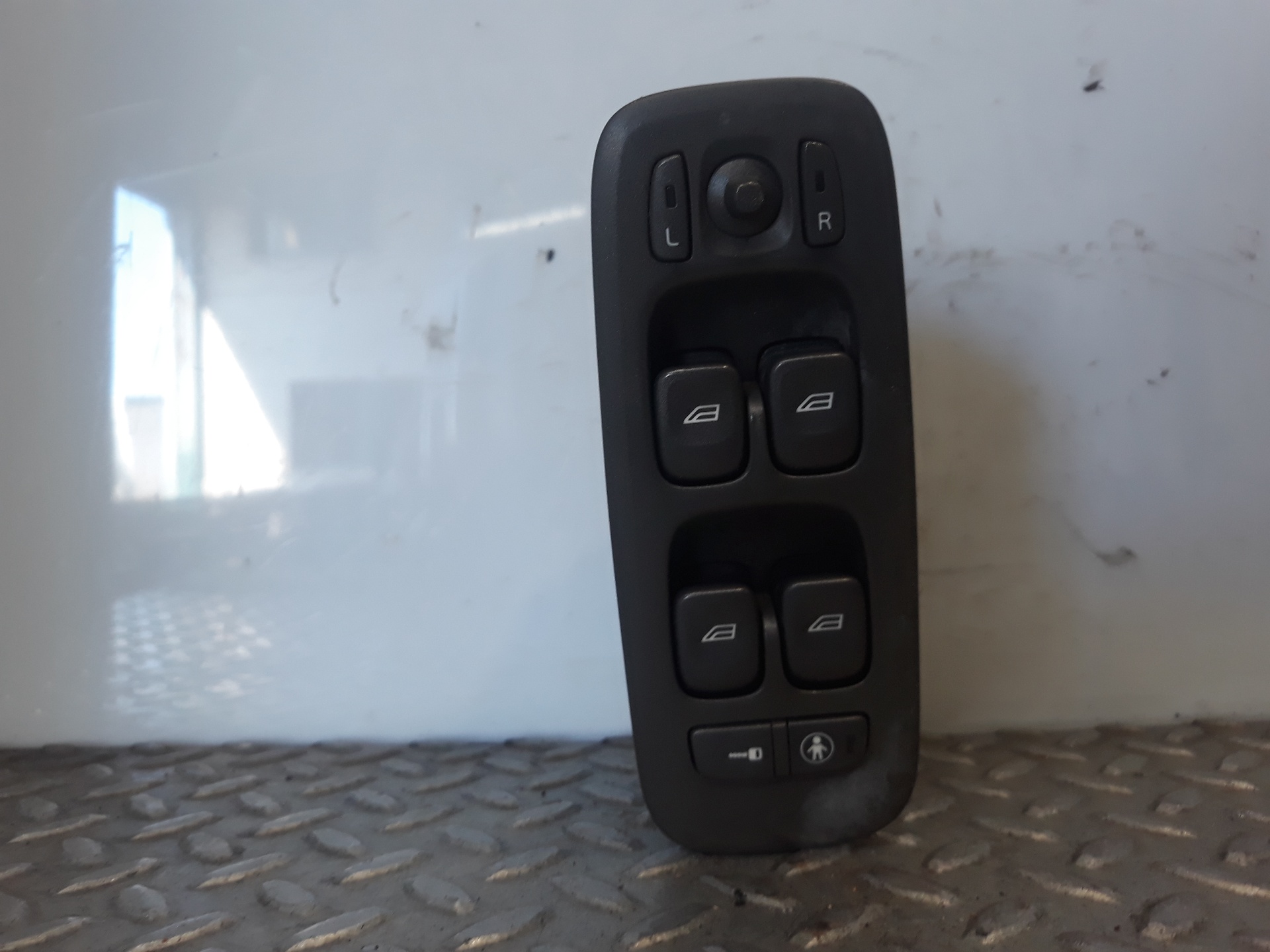 VOLVO S60 1 generation (2000-2009) Front Left Door Window Switch 30658146 23682404