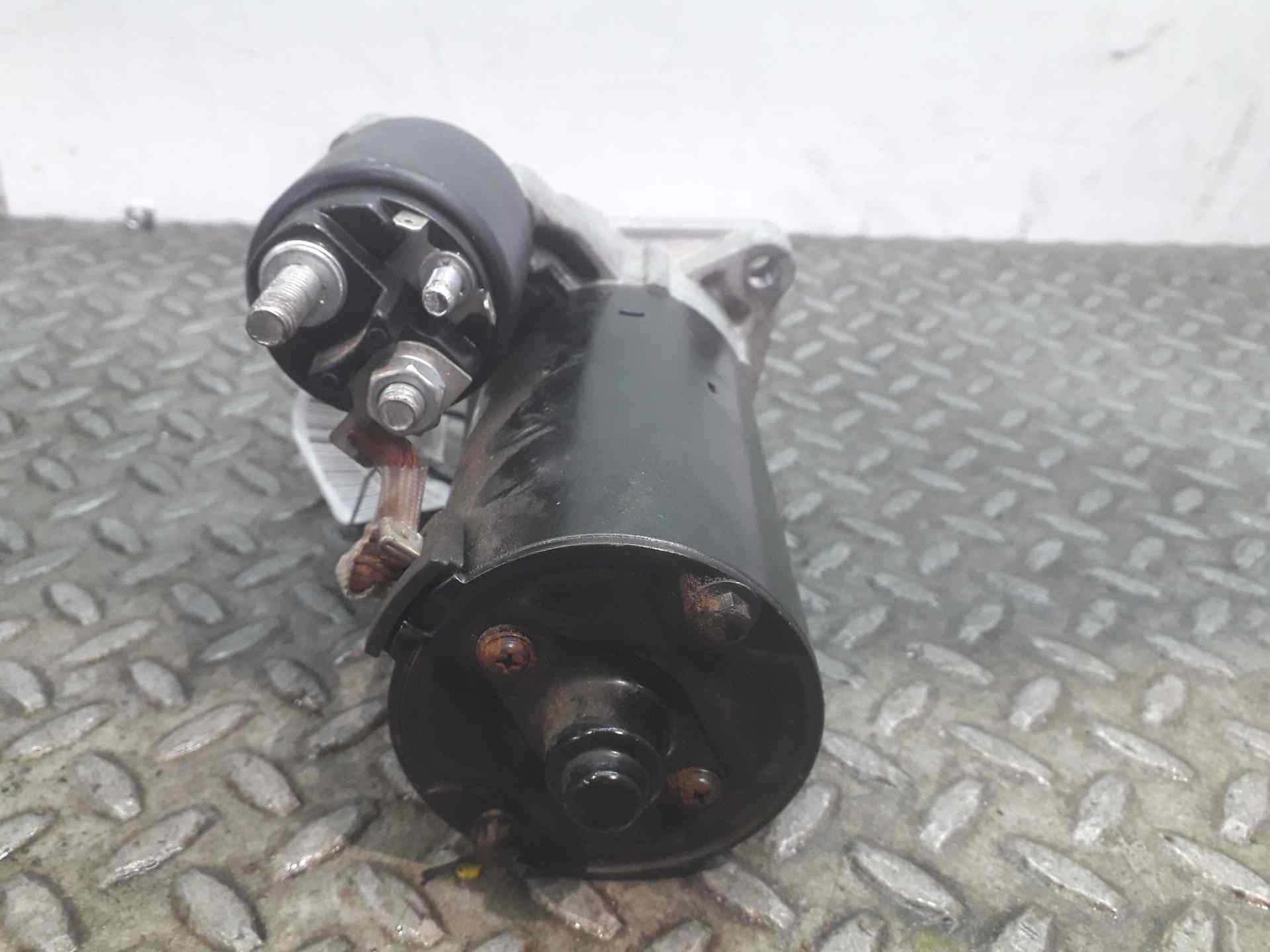 BMW 3 Series E90/E91/E92/E93 (2004-2013) Startovací motor 332269 23217844