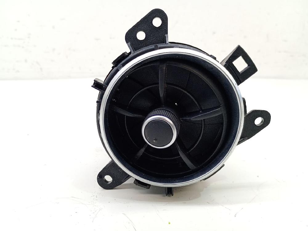 Aireador derecho 2ZR-FXE 5556862280 de Toyota Auris (_e15_) 2007-2012 136 CV con 130199 km