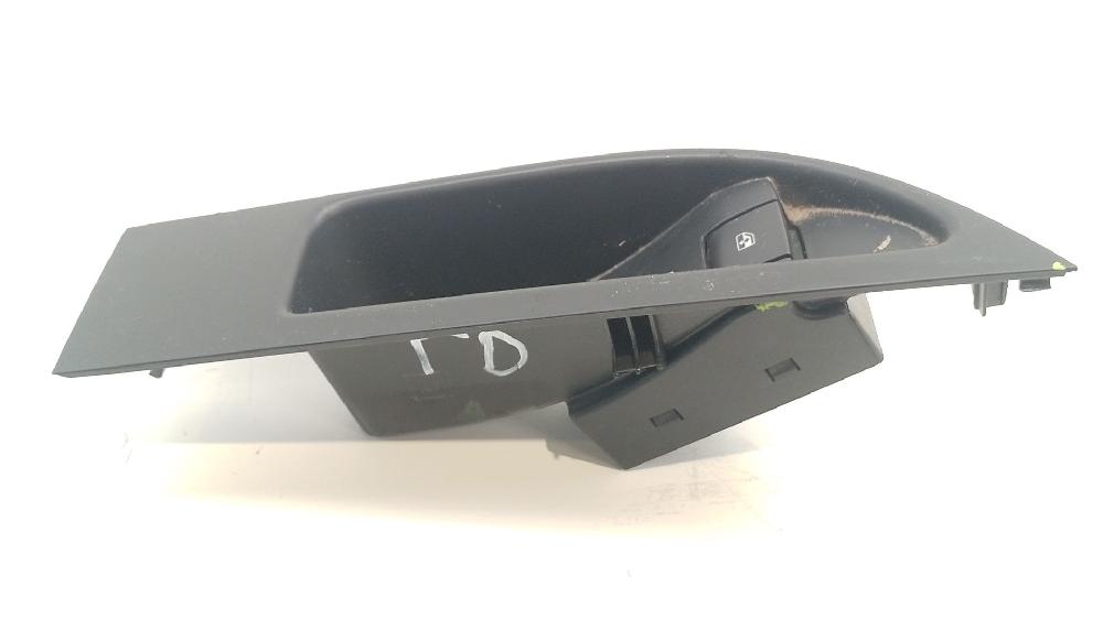 Mando elevalunas trasero derecho B 16 DTL 13301888 de Opel Astra j (p10) 2009-2015 110 CV - pieza usada