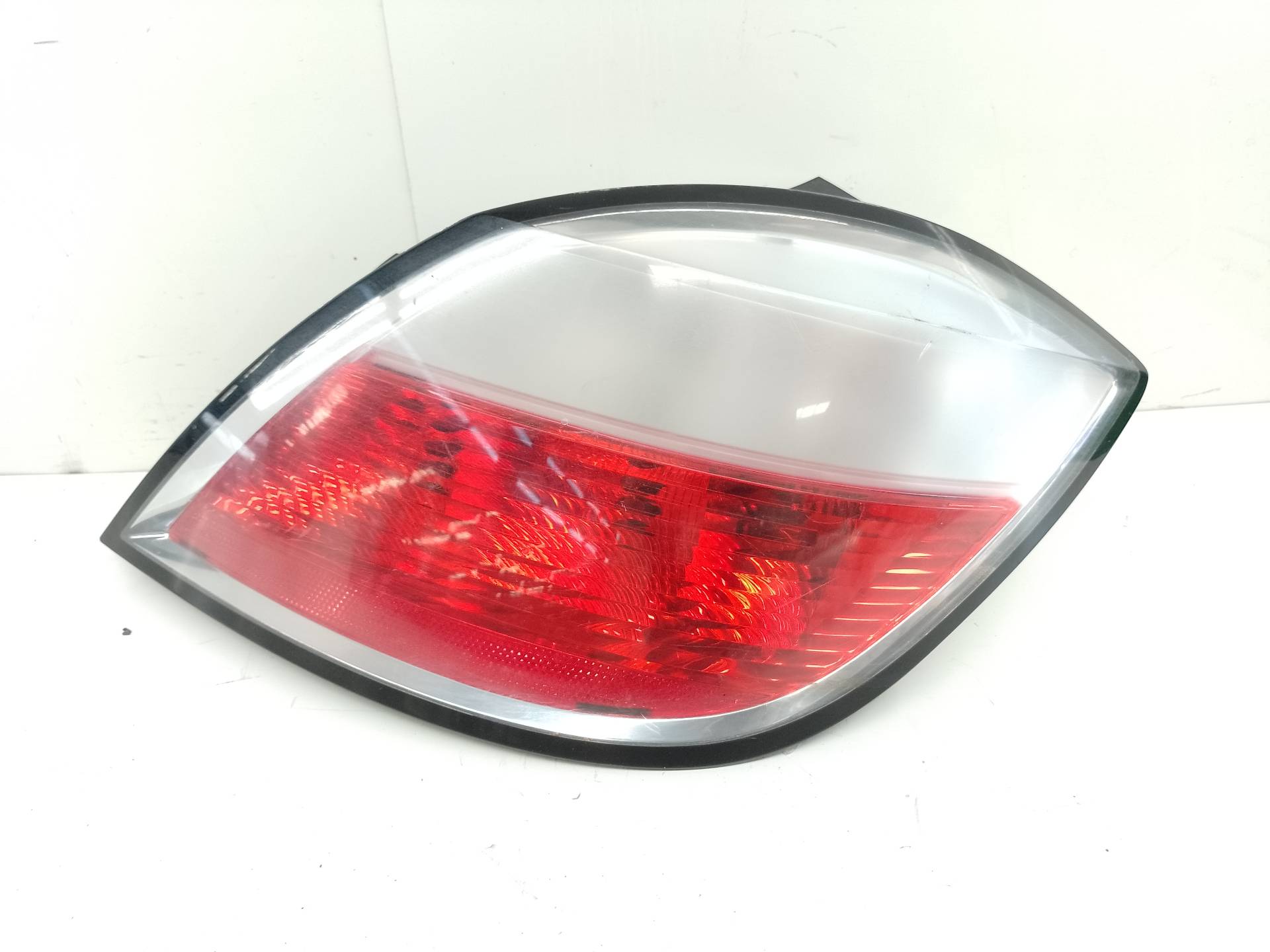 OPEL Astra H (2004-2014) Фонарь задний правый 24451837 25824940