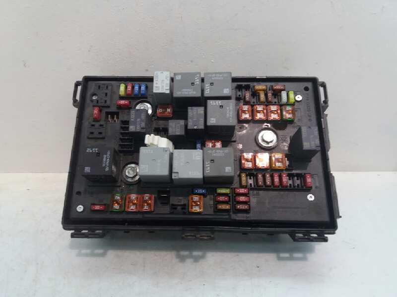 OPEL Astra J (2009-2020) Fuse Box 13449210 18734792