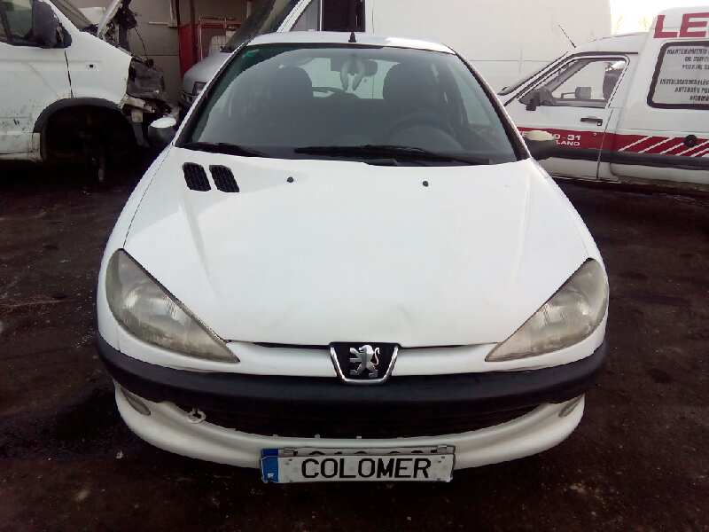 PEUGEOT 206 1 generation (1998-2009) Полуось передний левый 18619127