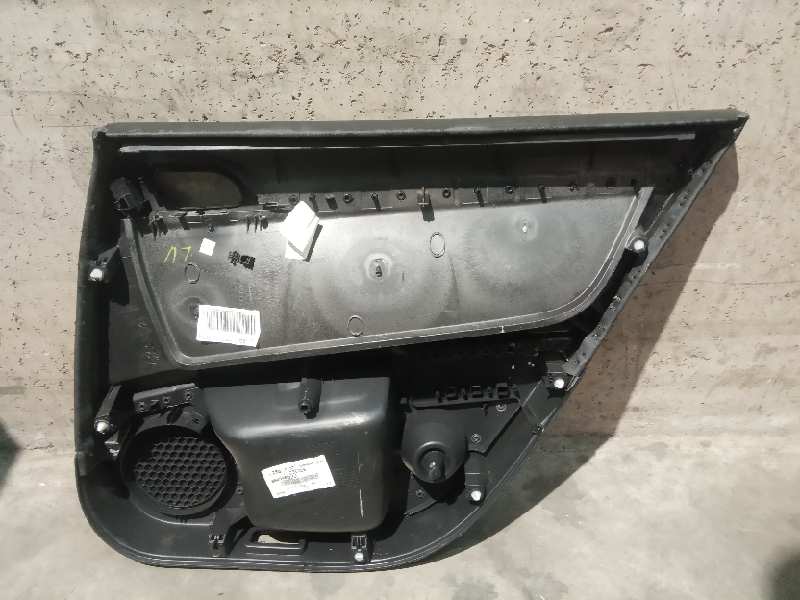 Guarnecido de la puerta trasera izquierda RHR(DW10BTED4) de Peugeot 407 2004-2011 136 CV con 1 km - pieza usada