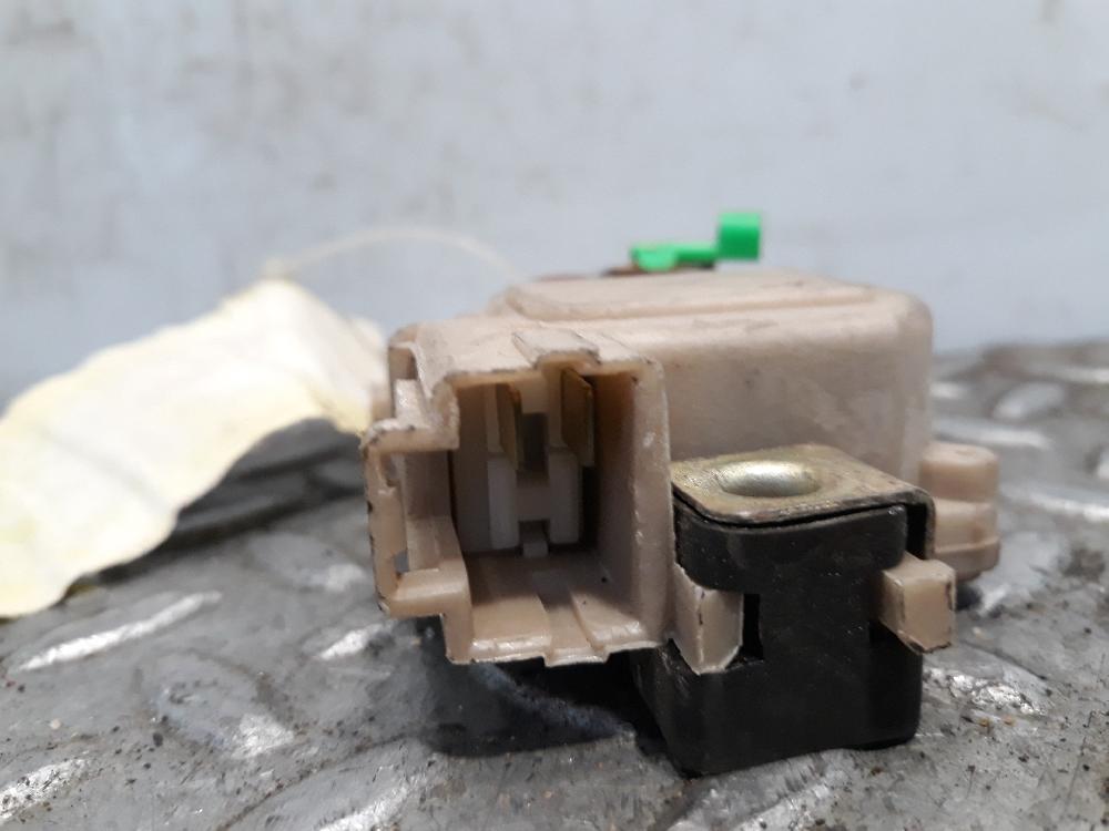 Motor cierre centralizado trasero izquierdo C24NE de Opel Frontera a 1992-1998 125 CV con 1 km - pieza usada