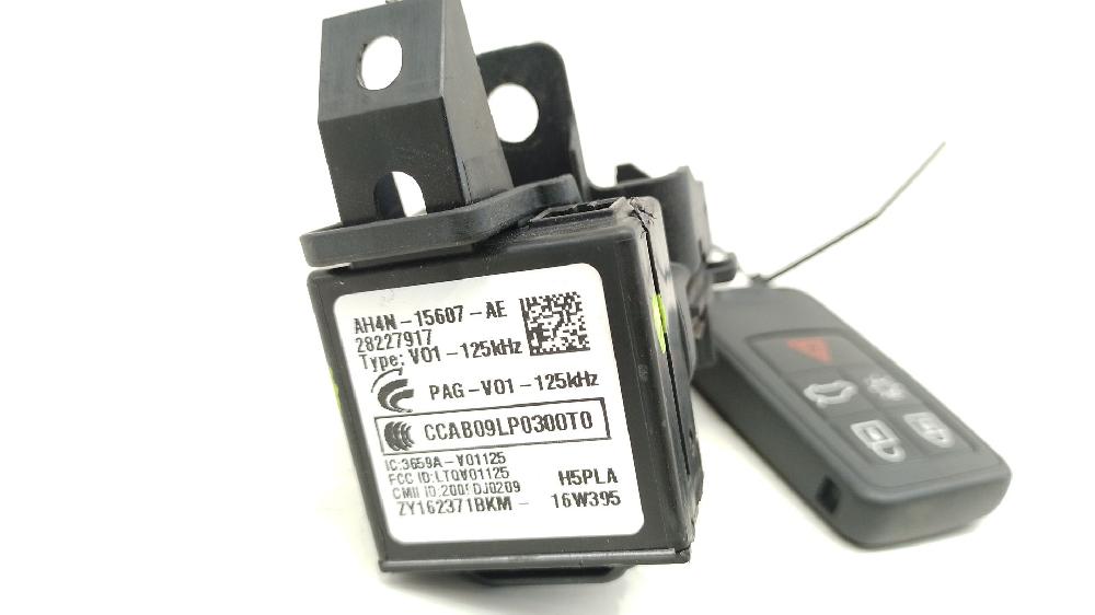 Llave rueda D 4204 T13,D 4204 T8 28227917 de Volvo V40 cross country (526) 2012-2015 120 CV con 194182 km - pieza usada