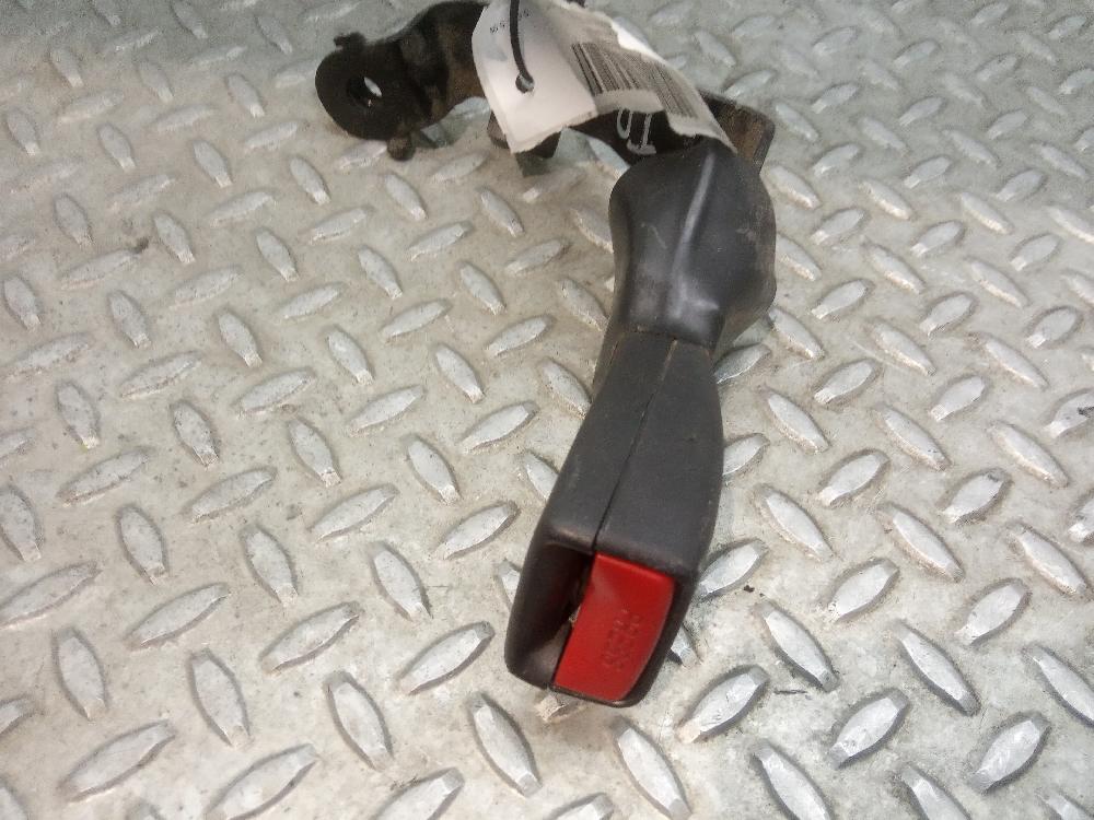 Enganche cinturón trasero derecho 1AD 93KW de Toyota Avensis (_t25_) 2006-2008 126 CV con 1 km - pieza usada