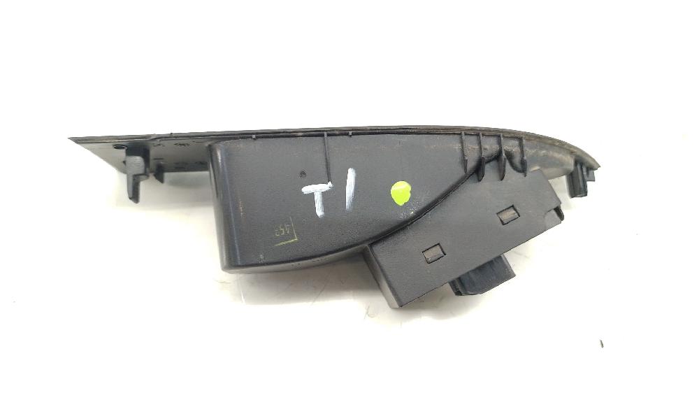 Mando elevalunas trasero izquierdo A 16 XER,B 16 XER 13301888 de Opel Astra j (p10) 2009-2015 115 CV con 194671 km - pieza usada
