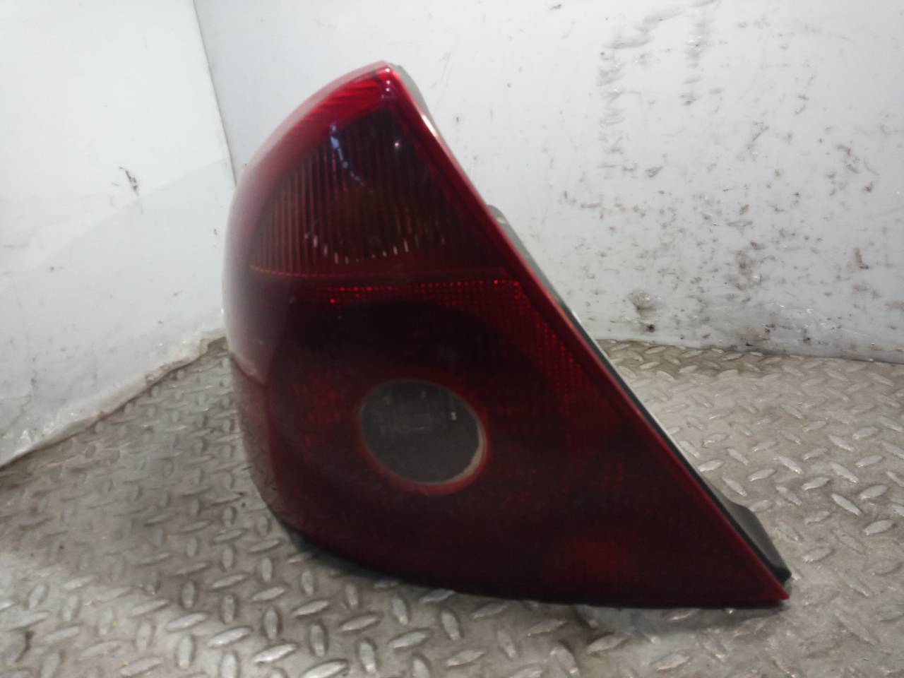 FORD Mondeo 3 generation (2000-2007) Rear Left Taillight 23708502