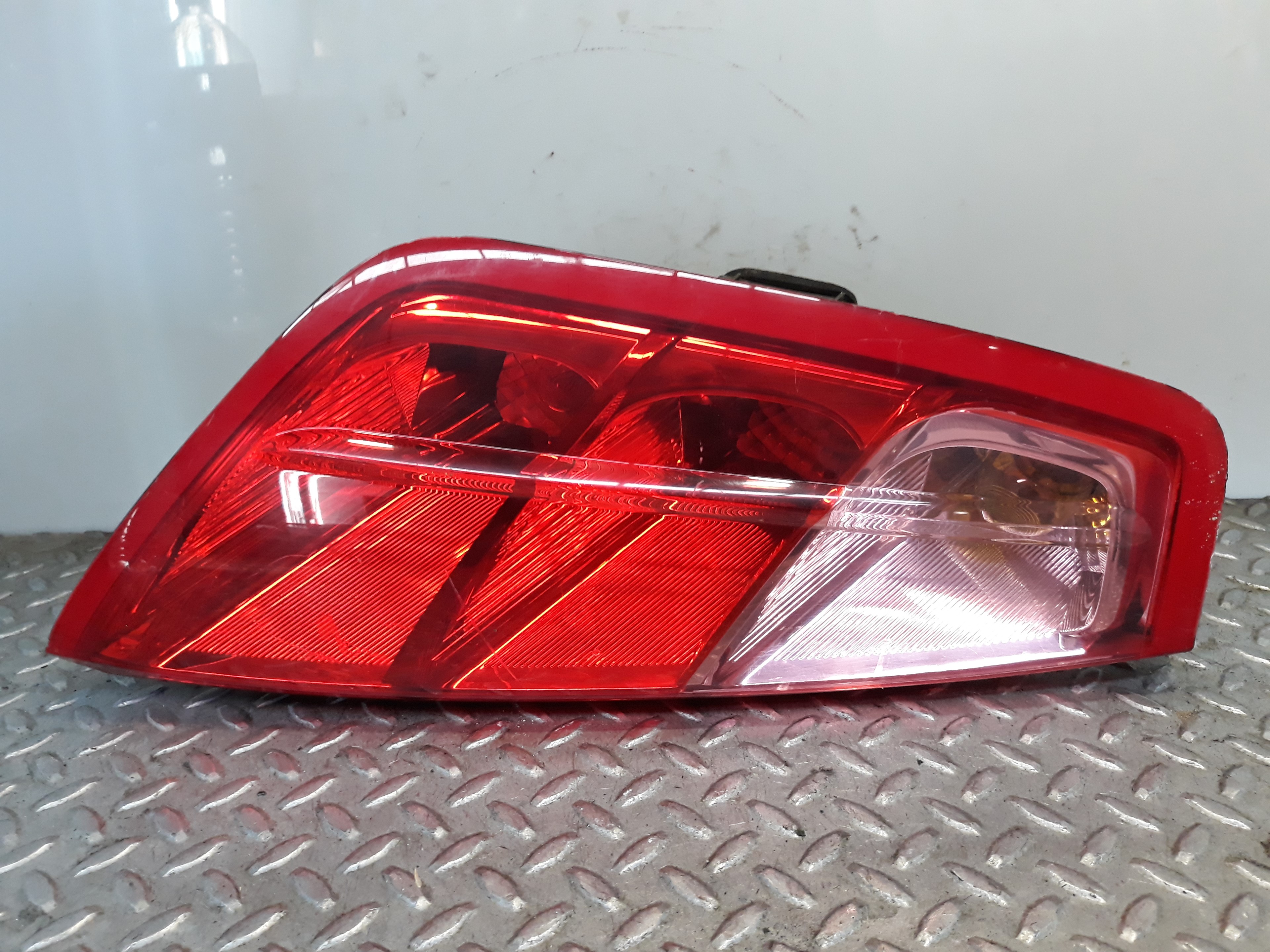 FIAT Grande Punto 1 generation (2006-2008) Rear Left Taillight 23303613